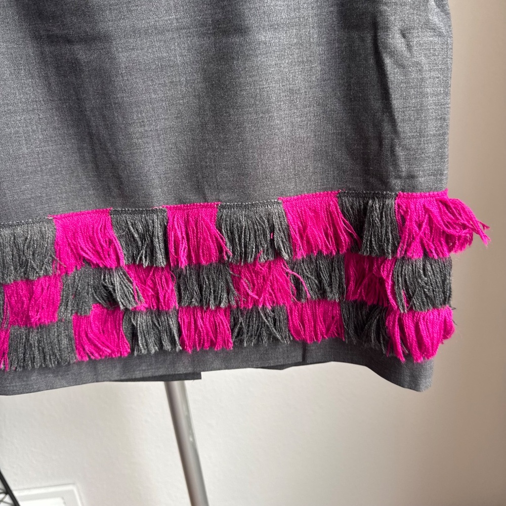 Carlisle Grey Wool Pencil Skirt w/ Fringe Sz 2 - Picture 9 of 10